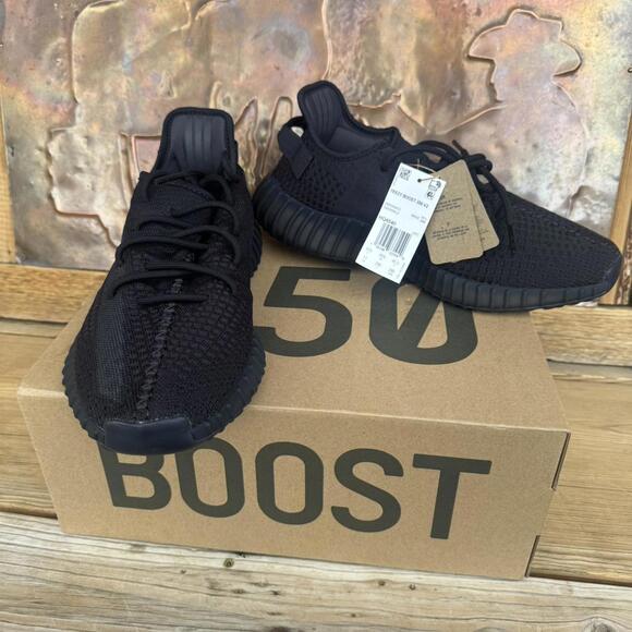 ⚡ Adidas Yeezy Boost 350 V2 “Onyx” – Men’s US 11 – New w/ Box - Picture 1 of 8